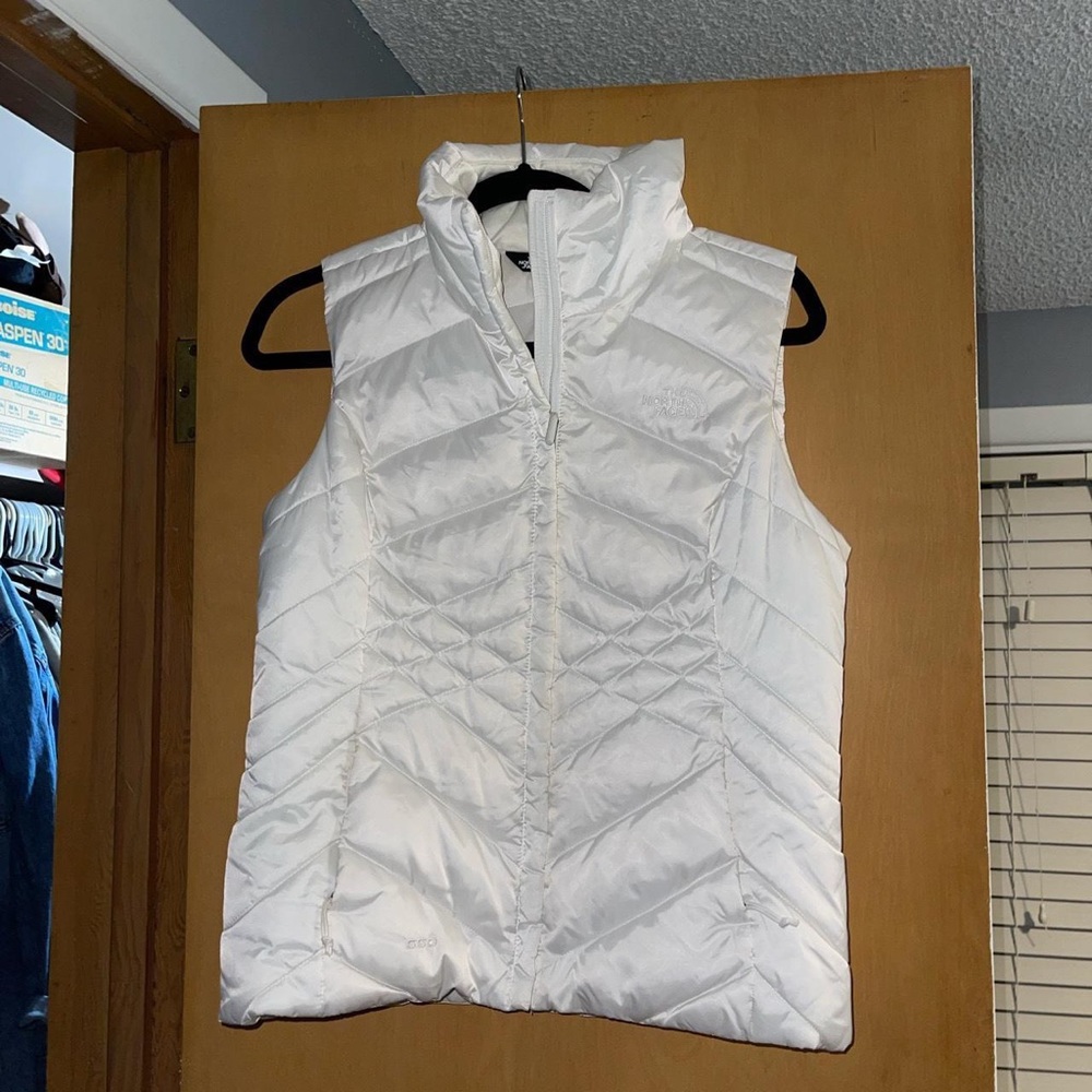 Women’s zip up Puffer Vest in White